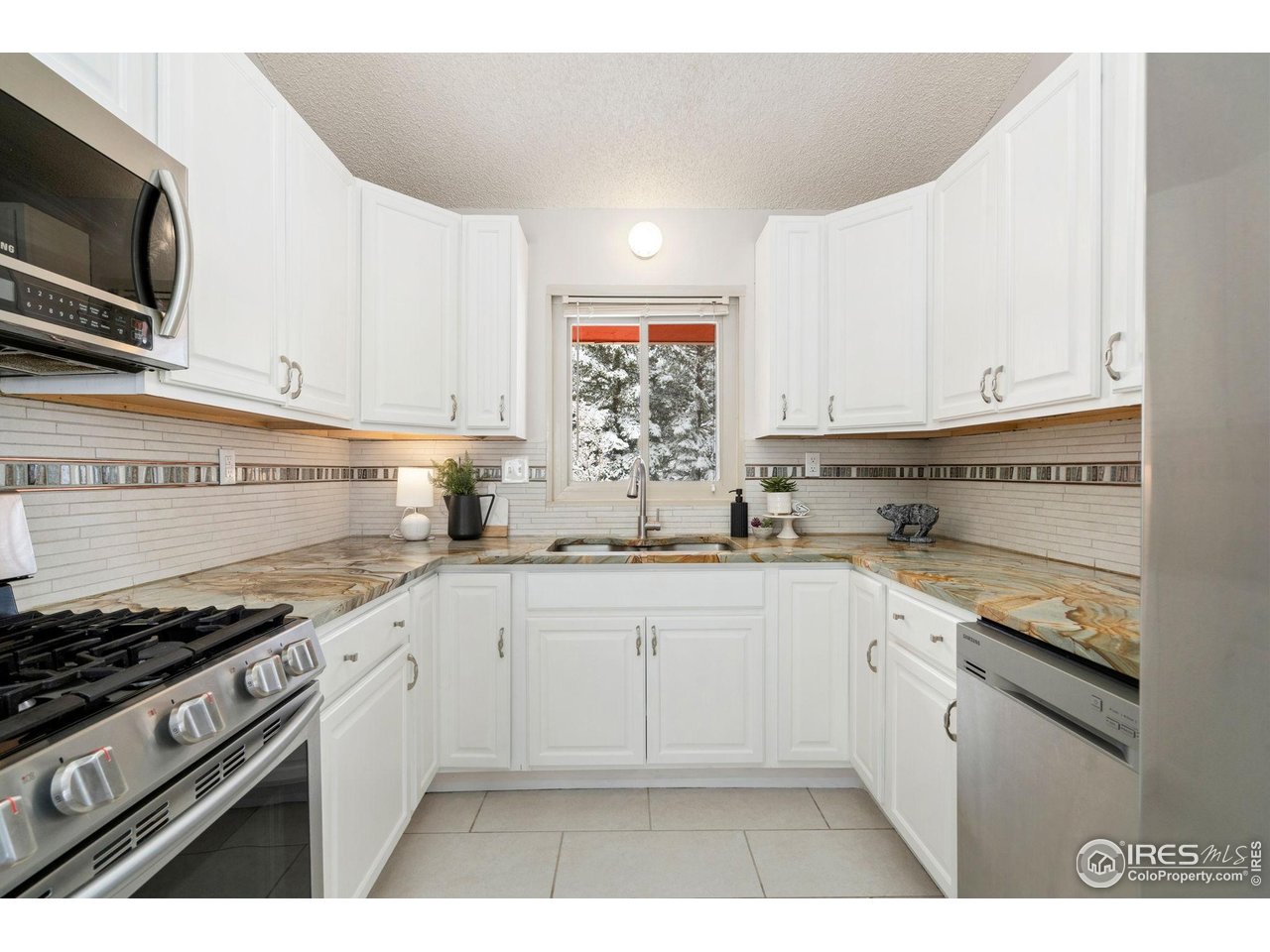 8108 Buck Ridge Lane Loveland, CO 80538 - Photo 14 of 47 kitchen