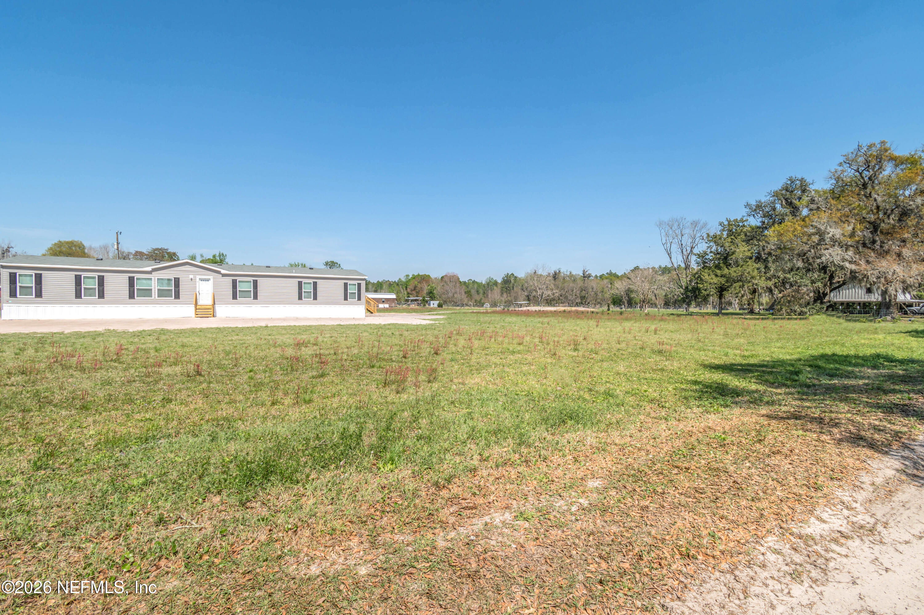 11355 Mallie Davis Road Glen St. Mary, FL 32040 - Photo 16 of 28 a view of an ocean