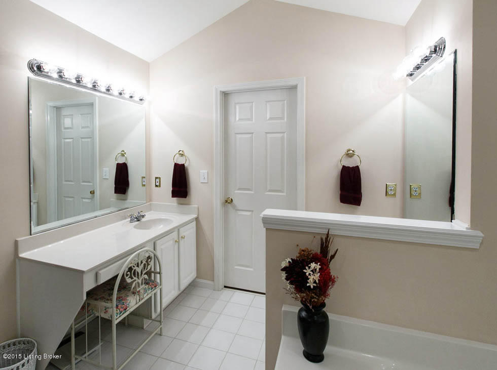 6715 Grandfield Road Louisville, KY 40258 - Photo 19 of 44 668A7453