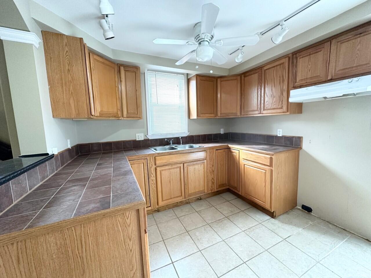 109 Maple Street Hebron, OH 43025 - Photo 8 of 31 Kitchen