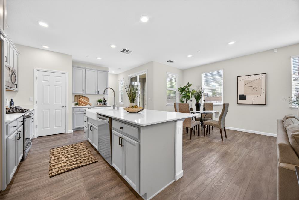 7265 Encore Way Roseville, CA 95747 - Photo 3 of 33