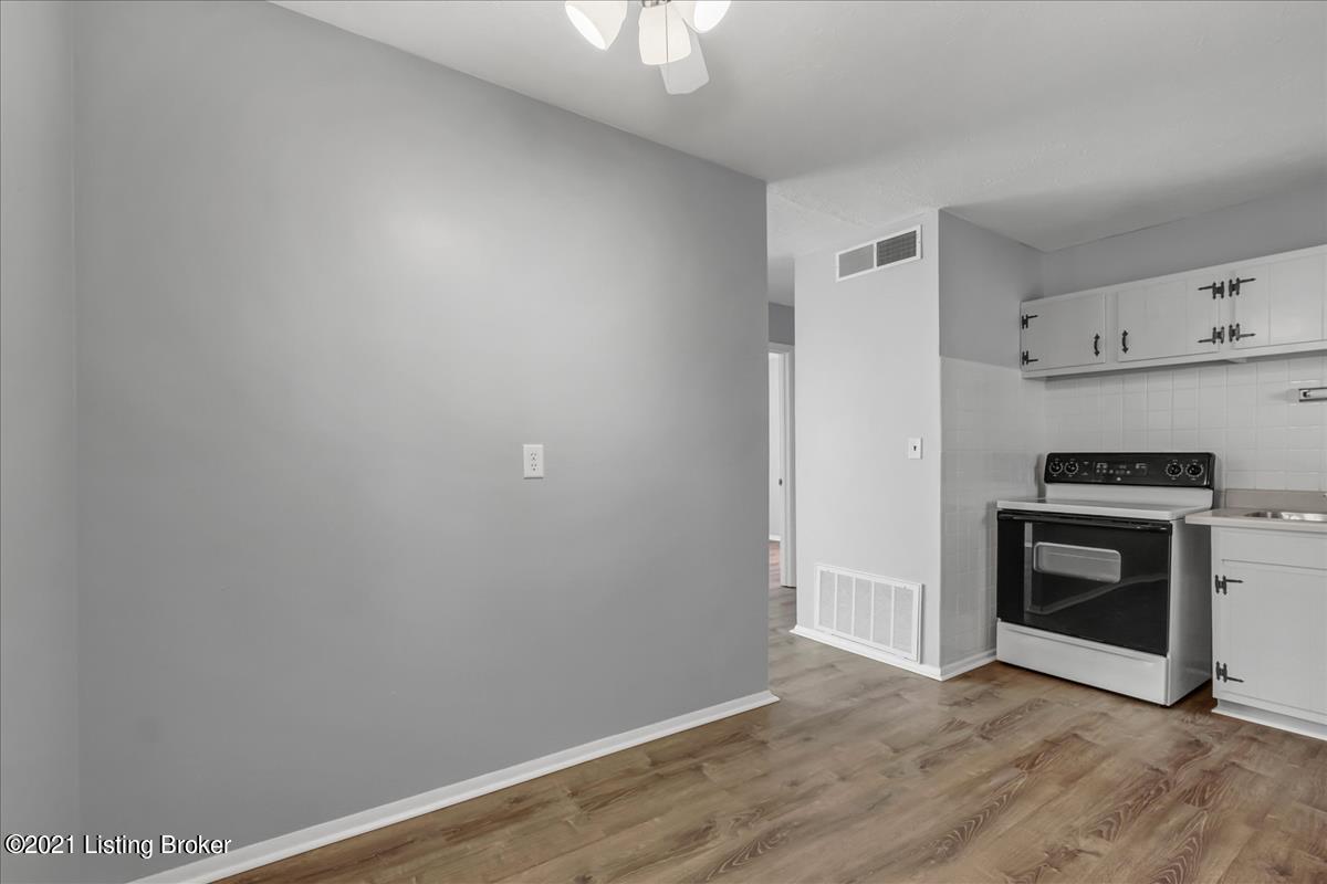 334 Meadowood Road Louisville, KY 40229 - Photo 12 of 26 Kitchen
