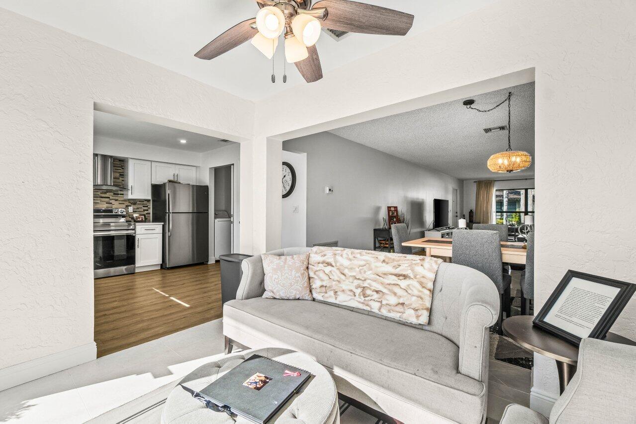 4862 Equestrian Road, Unit A Boynton Beach, FL 33436 - Photo 13 of 26 Florida Room