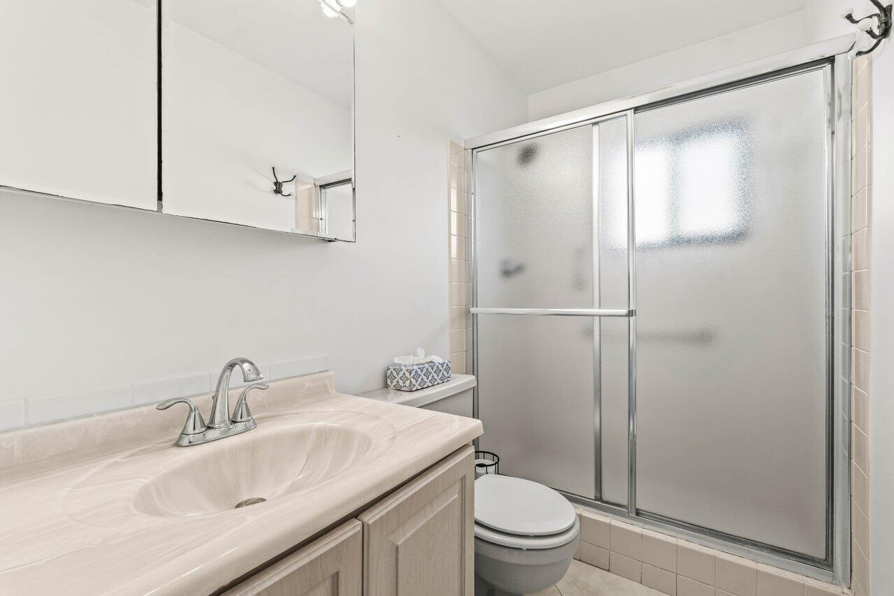 4862 Equestrian Road, Unit A Boynton Beach, FL 33436 - Photo 21 of 26 Second Bathroom