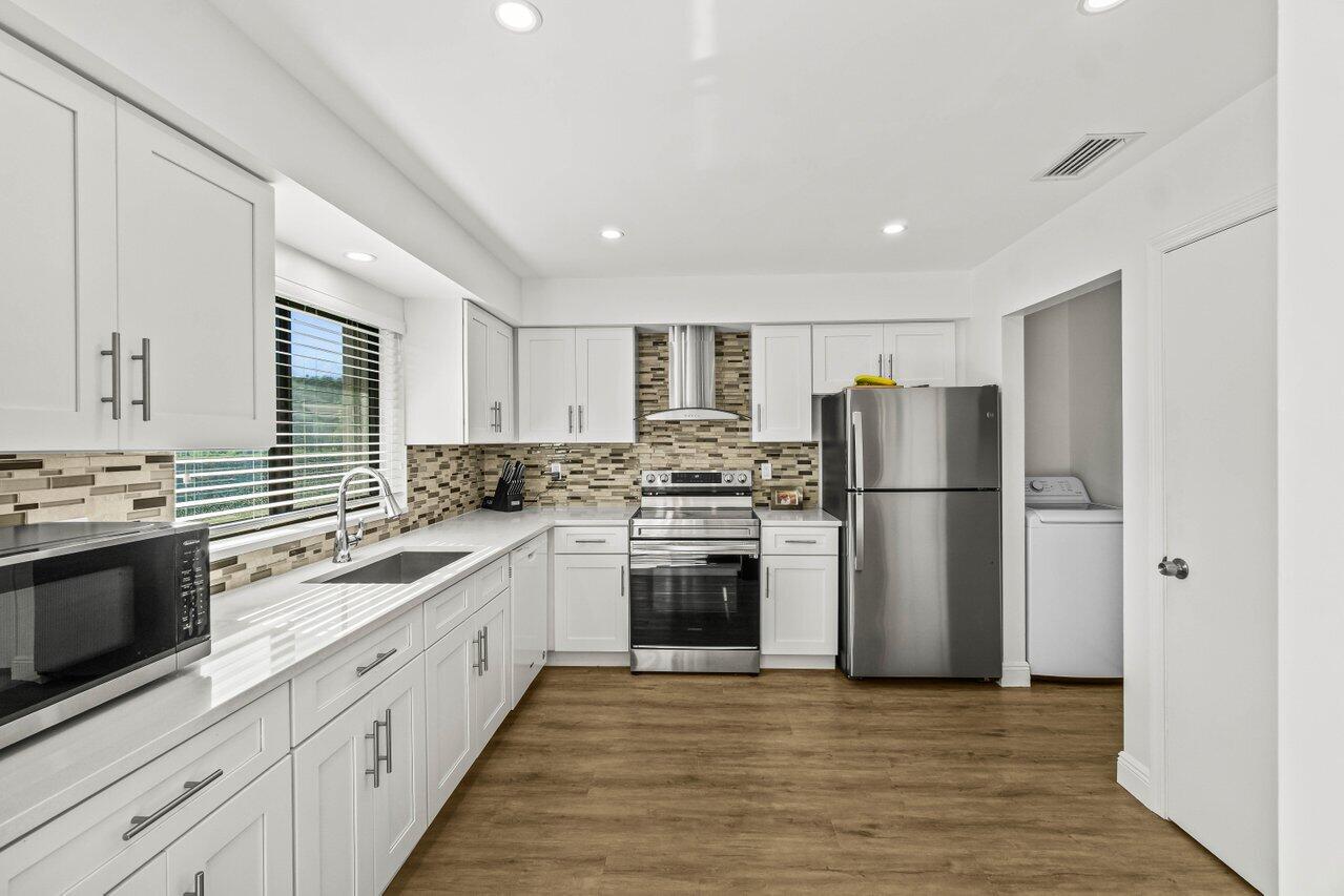 4862 Equestrian Road, Unit A Boynton Beach, FL 33436 - Photo 7 of 26 Kitchen