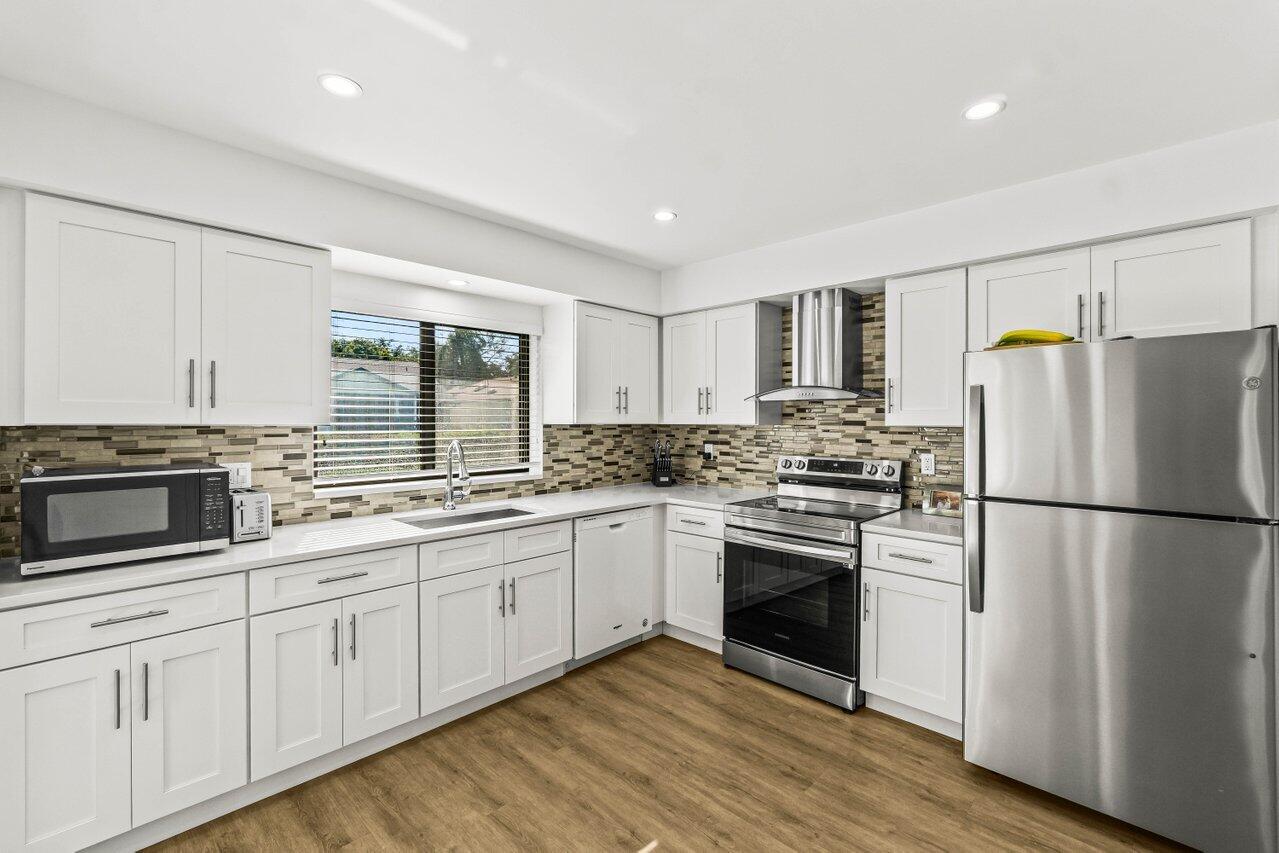 4862 Equestrian Road, Unit A Boynton Beach, FL 33436 - Photo 9 of 26 Kitchen