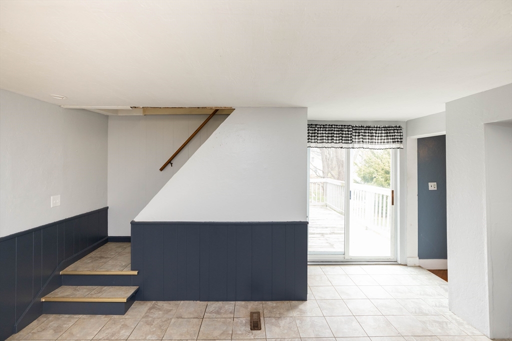 39 Fiskdale Road Brookfield, MA 01506 - Photo 6 of 41 a view of an entryway