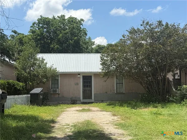 $1,000 | 302 South Burleson Street, Unit 1/2, Kyle, TX 78640