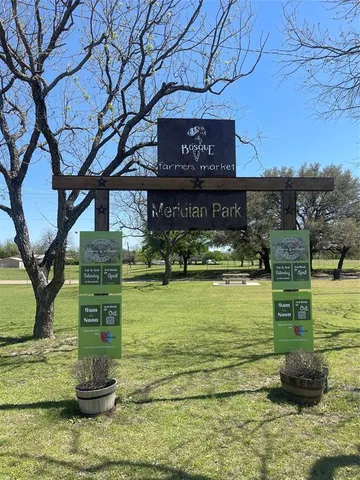 a view of a water fountain