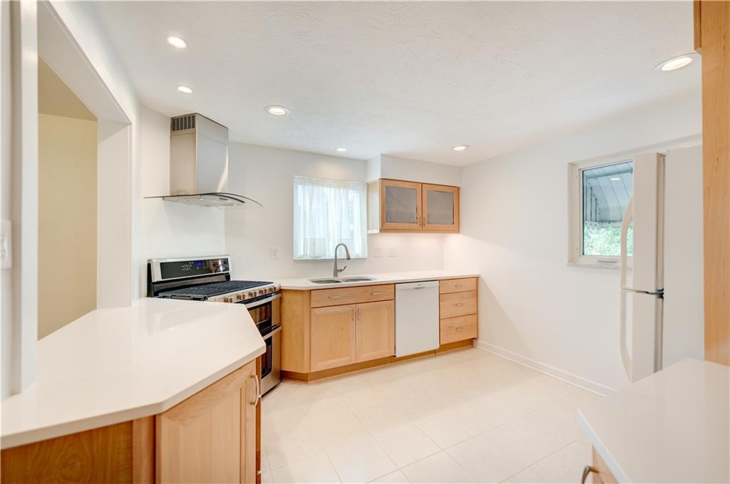 421 Orchard Spring Road Pittsburgh, PA 15220 - Photo 11 of 25 Gallery Image 11