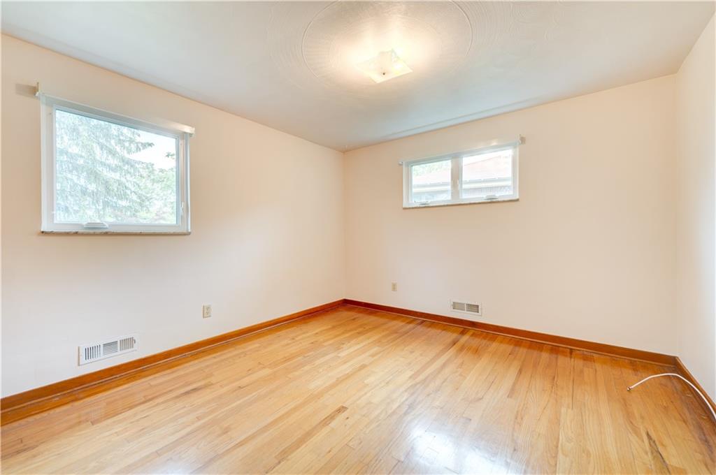 421 Orchard Spring Road Pittsburgh, PA 15220 - Photo 14 of 25 Gallery Image 14
