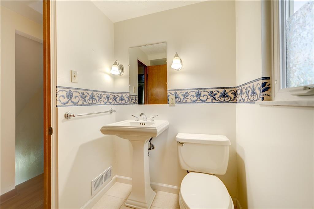 421 Orchard Spring Road Pittsburgh, PA 15220 - Photo 17 of 25 Gallery Image 17