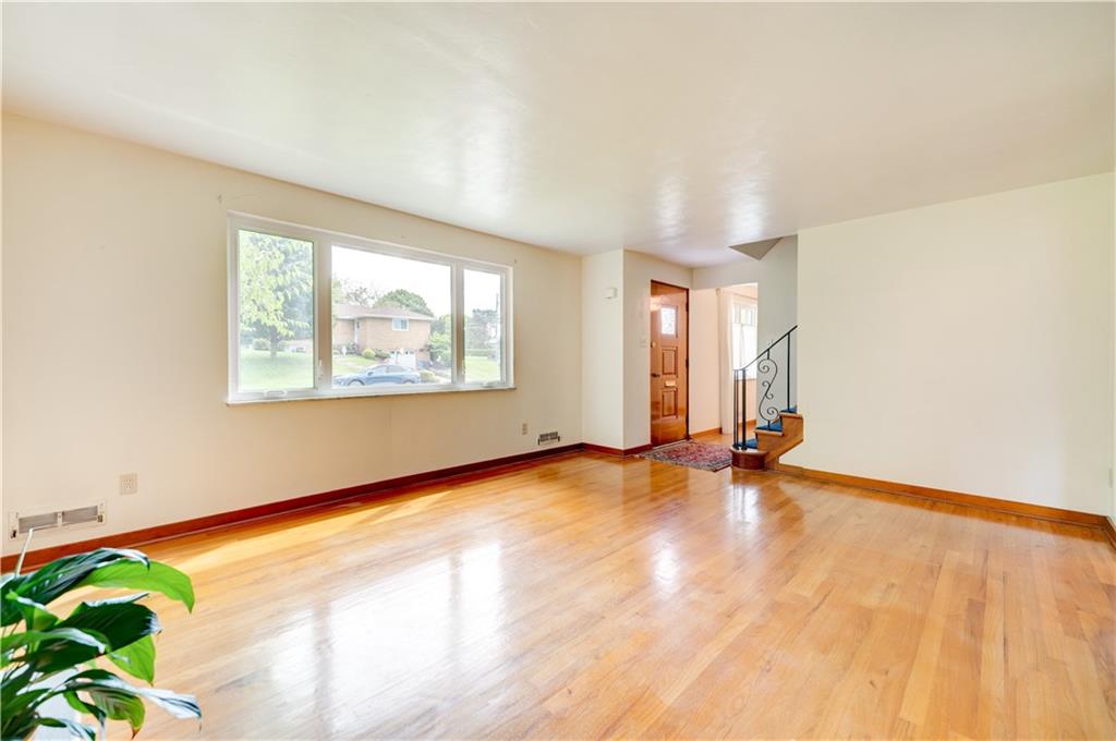 421 Orchard Spring Road Pittsburgh, PA 15220 - Photo 2 of 25 Gallery Image 2
