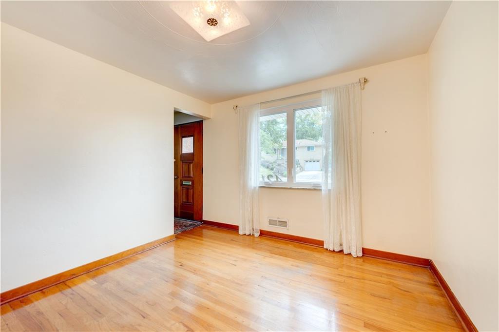 421 Orchard Spring Road Pittsburgh, PA 15220 - Photo 5 of 25 Gallery Image 5