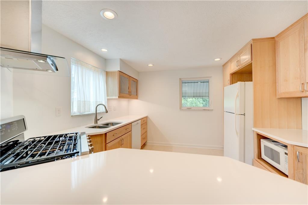 421 Orchard Spring Road Pittsburgh, PA 15220 - Photo 8 of 25 Gallery Image 8