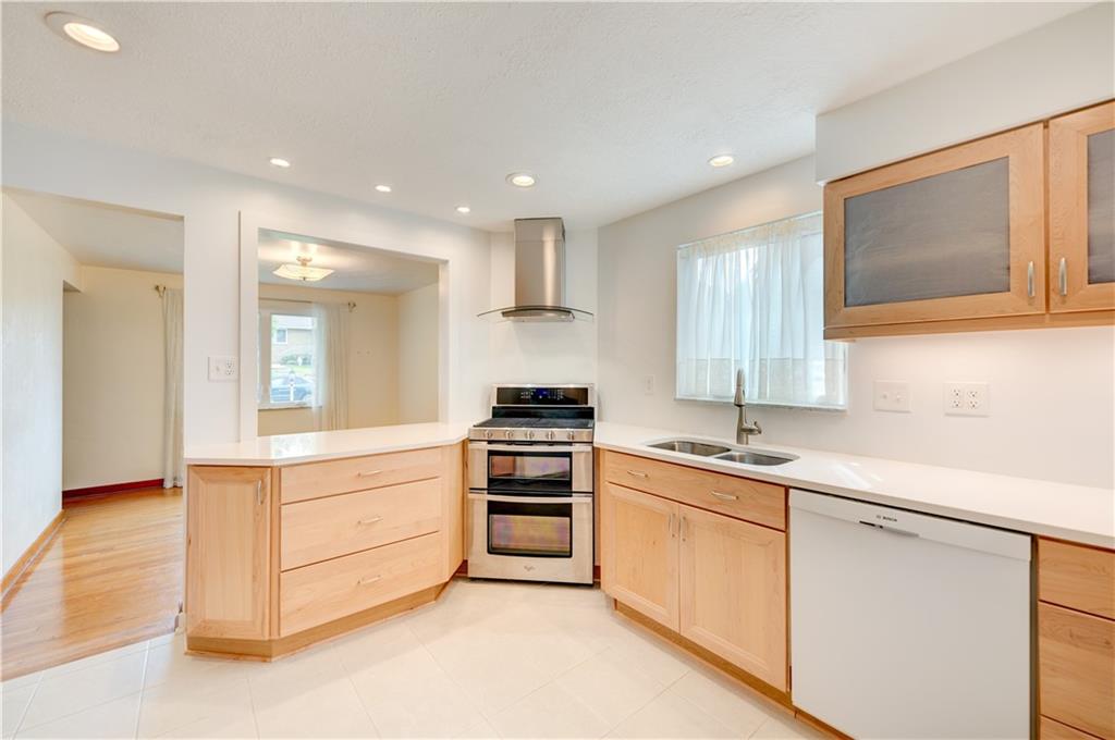 421 Orchard Spring Road Pittsburgh, PA 15220 - Photo 10 of 25 Gallery Image 10