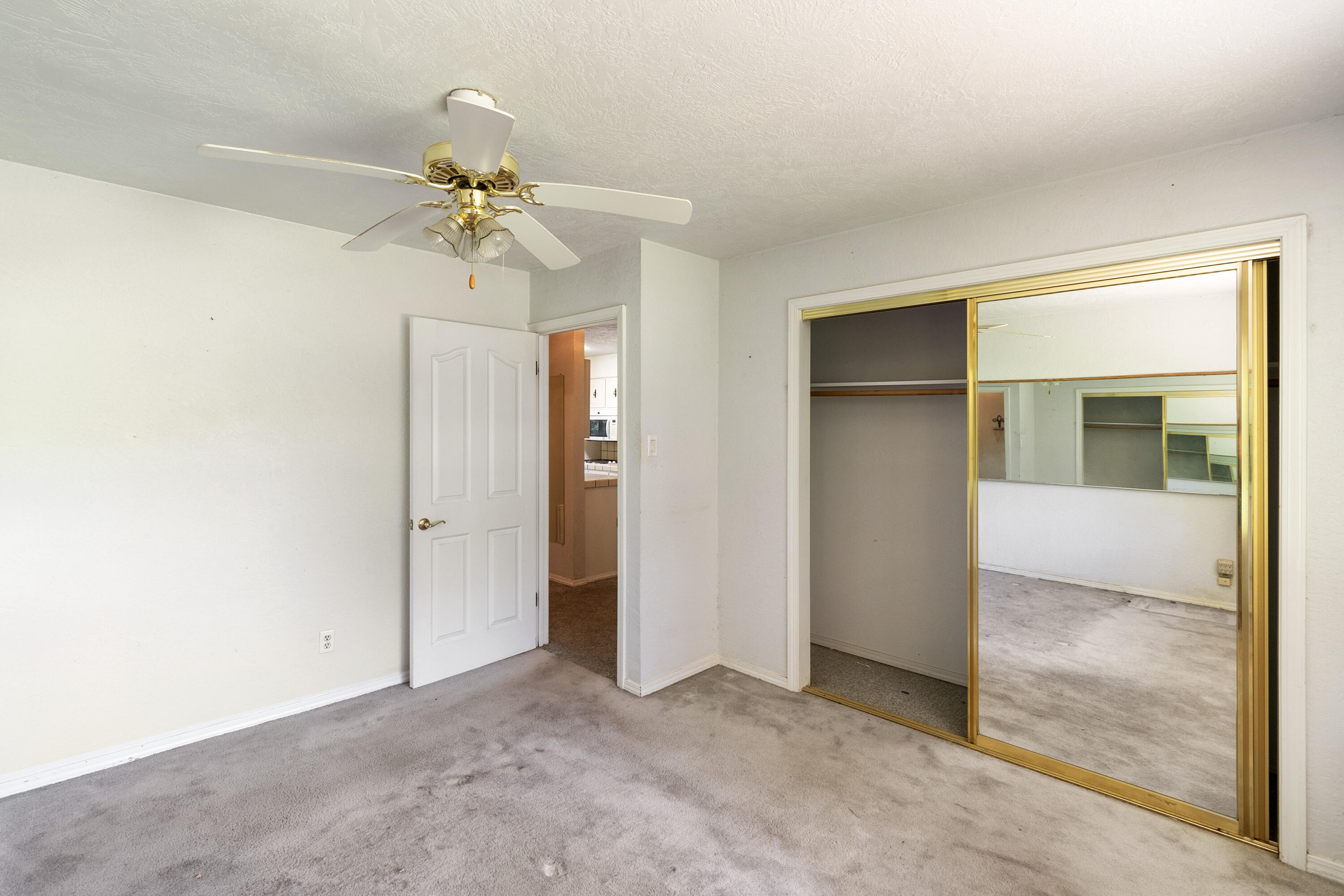2955 Quartz Hill Road Redding, CA 96003 - Photo 11 of 28 Bedroom 1