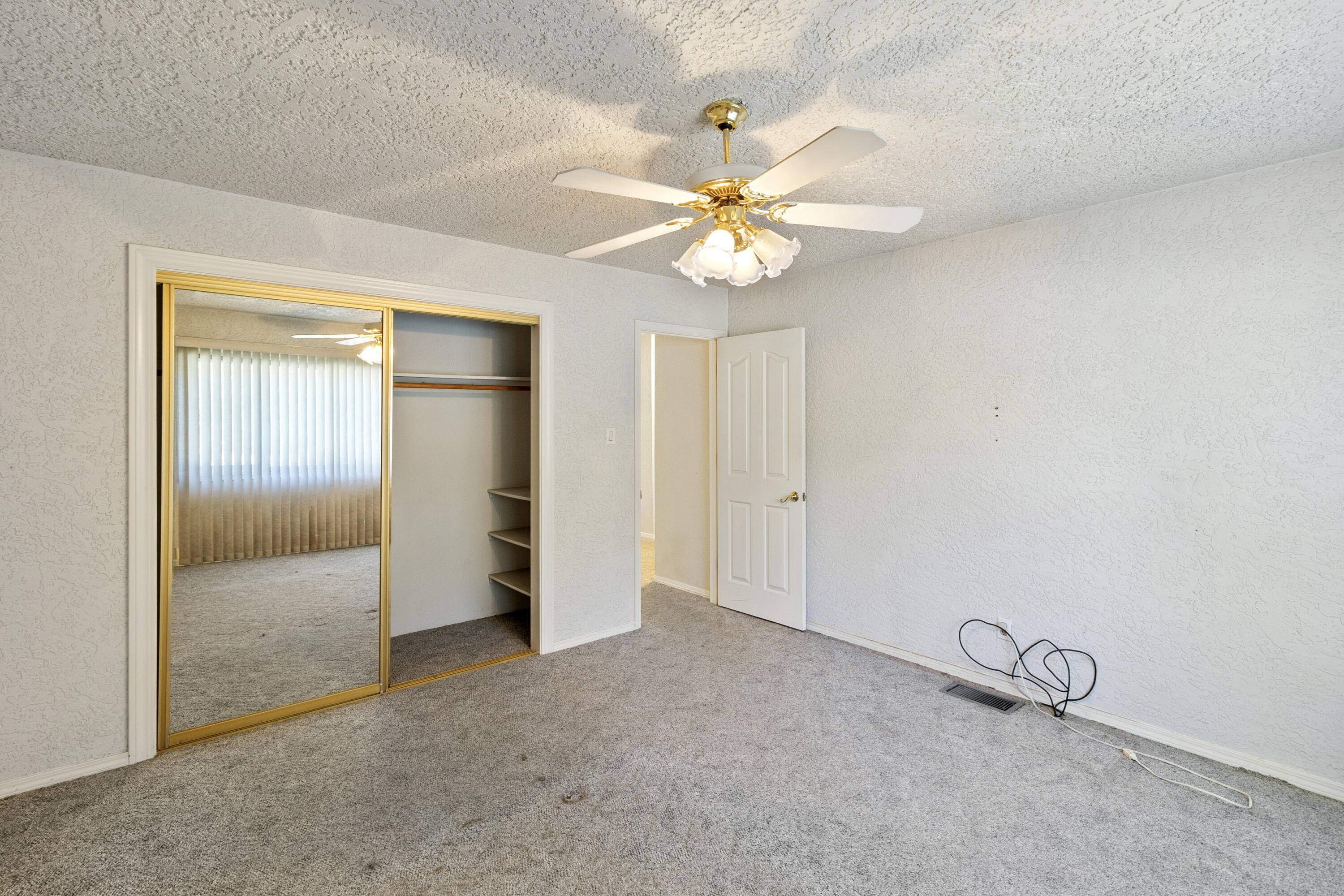2955 Quartz Hill Road Redding, CA 96003 - Photo 16 of 28 Bedroom 3
