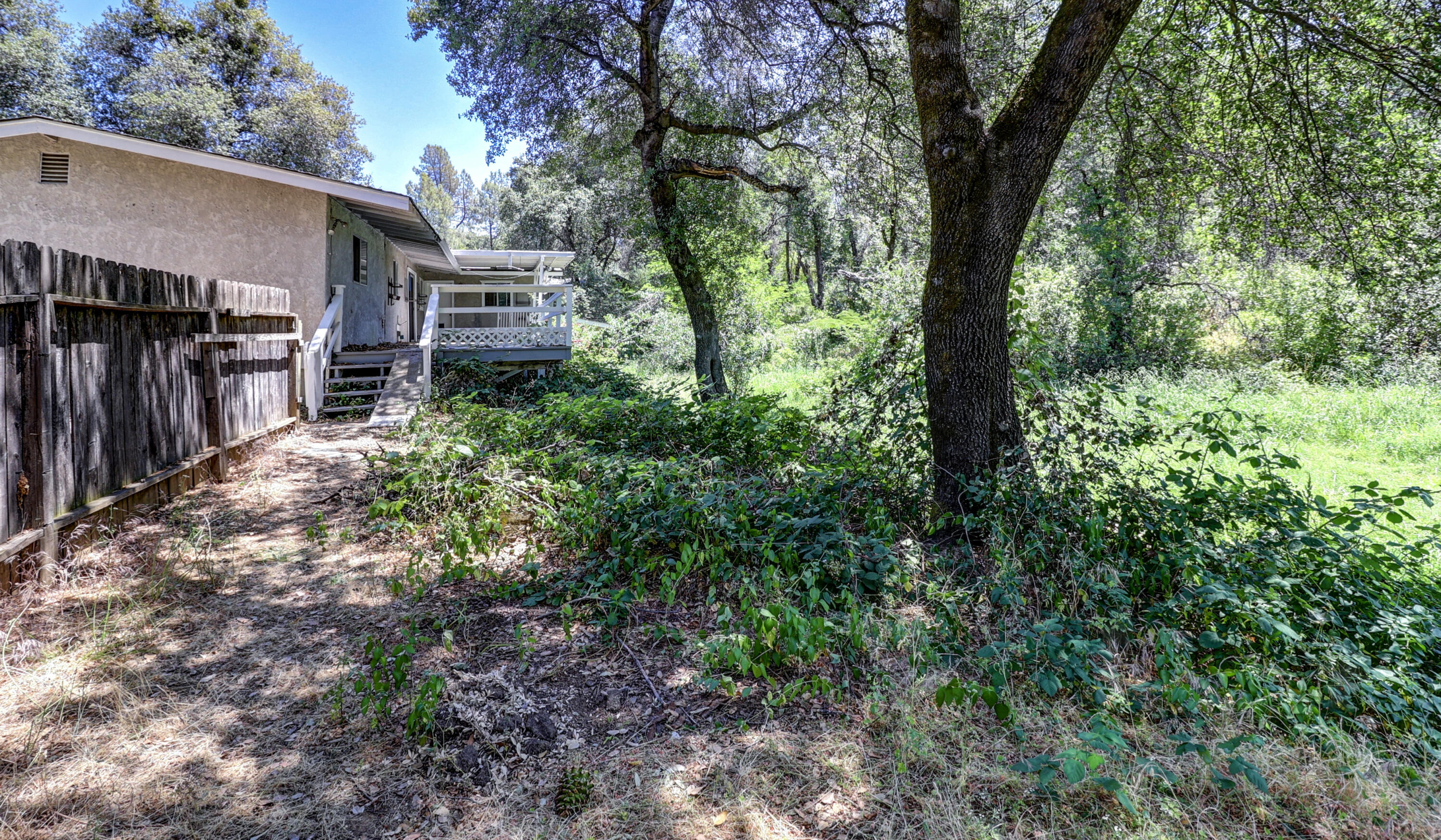 2955 Quartz Hill Road Redding, CA 96003 - Photo 21 of 28 Yard