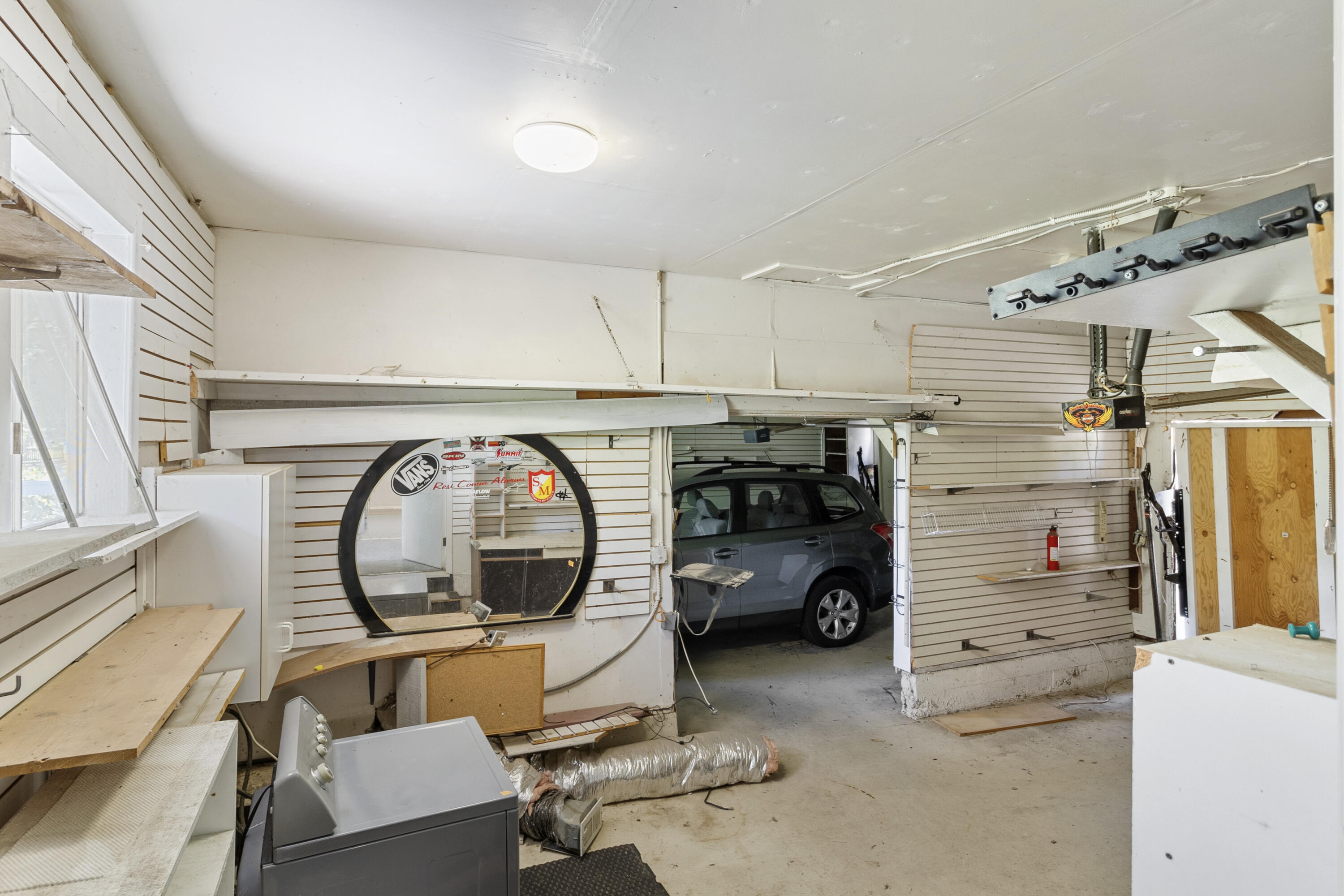 2955 Quartz Hill Road Redding, CA 96003 - Photo 25 of 28 Garage