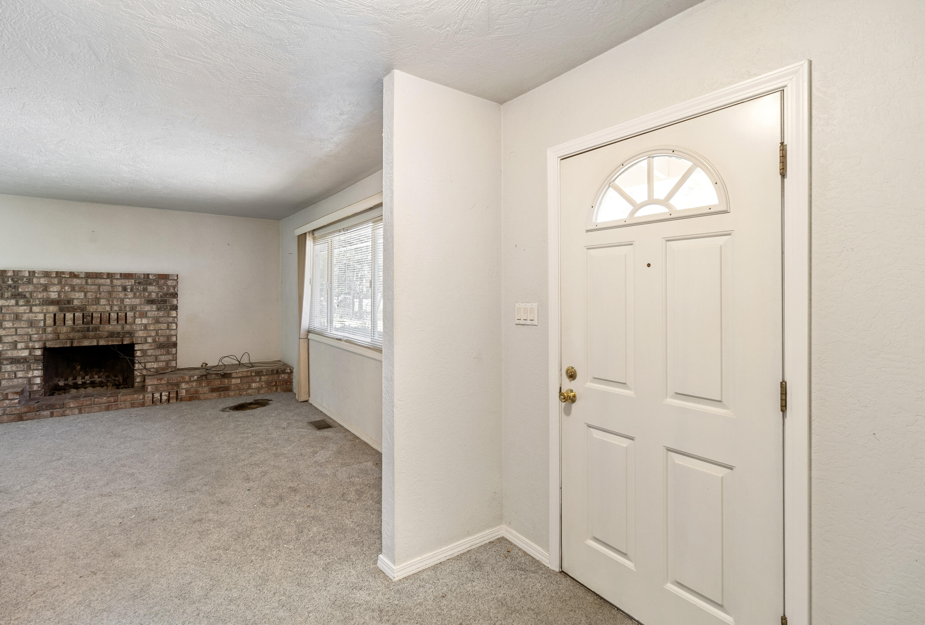 2955 Quartz Hill Road Redding, CA 96003 - Photo 3 of 28 Entry