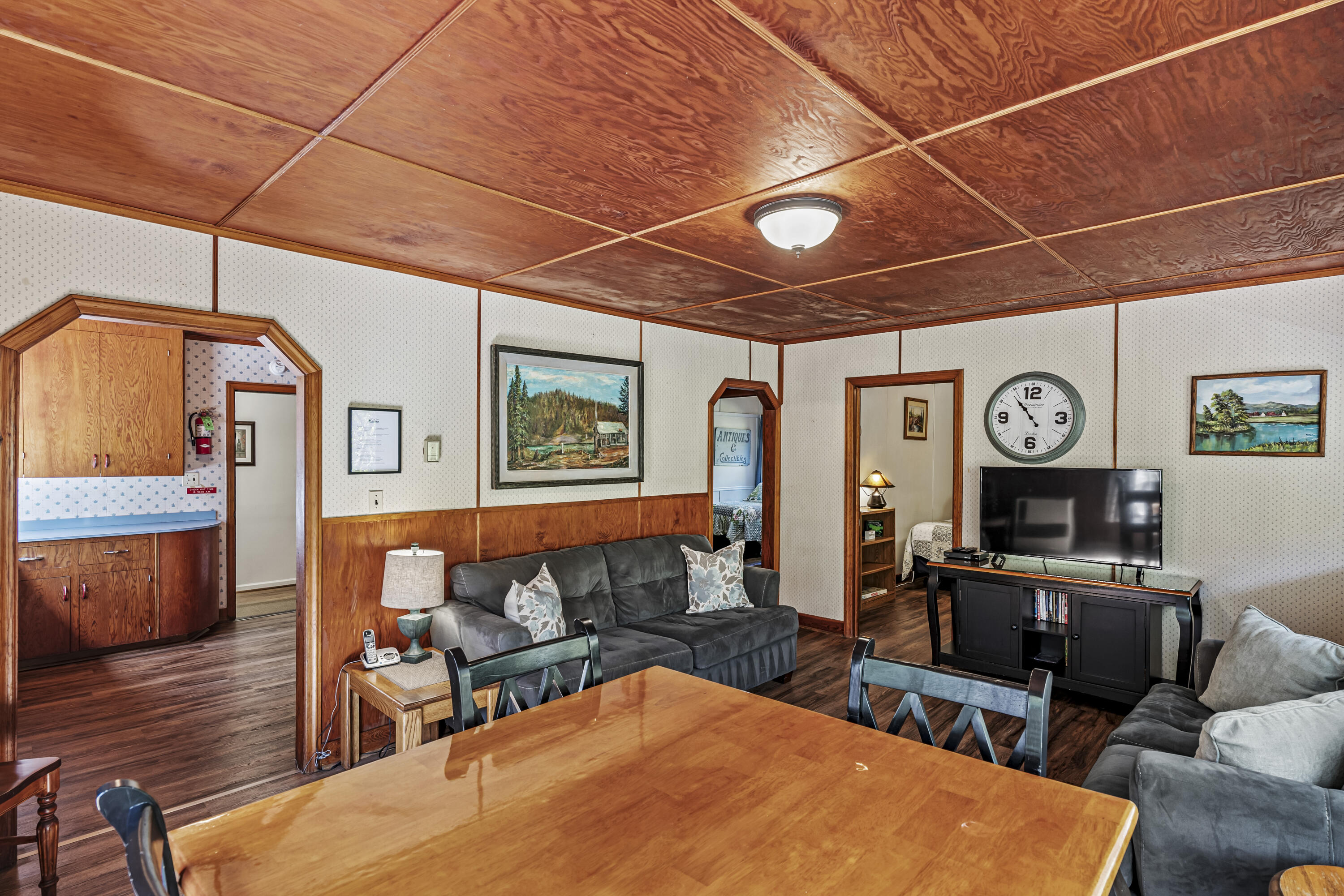 11744 Galice Road Merlin, OR 97532 - Photo 59 of 74 a view of a livingroom with furniture and wooden floor