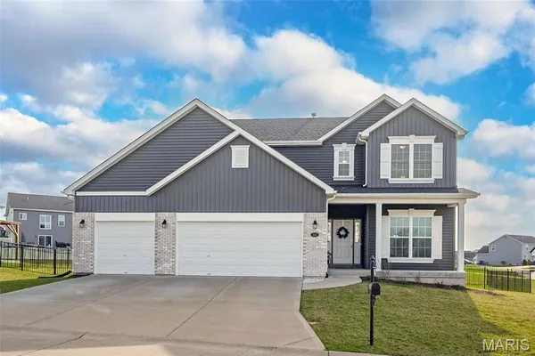 $429,900 | 100 Edgewater Court, Moscow Mills, MO 63362
