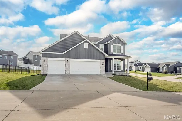 $429,900 | 100 Edgewater Court, Moscow Mills, MO 63362