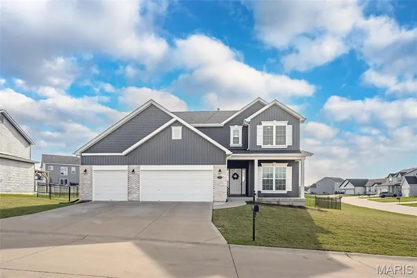 $429,900 | 100 Edgewater Court, Moscow Mills, MO 63362