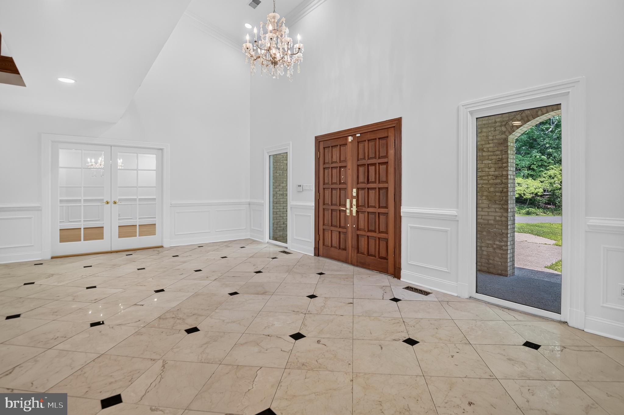 10100 Iron Gate Road Potomac, MD 20854 - Photo 5 of 91