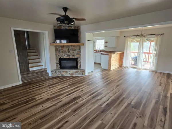 $440,000 | 70 Kathys Lane, Hedgesville, WV 25427