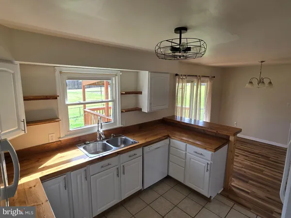 $440,000 | 70 Kathys Lane, Hedgesville, WV 25427