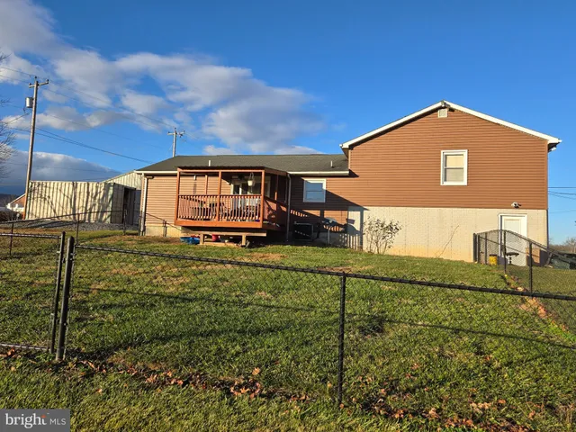 a view of a tennis court