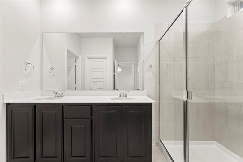 1708 Potomac Lane Blue Ridge, TX 75424 - Photo 20 of 27 a bathroom with double sink and a mirror