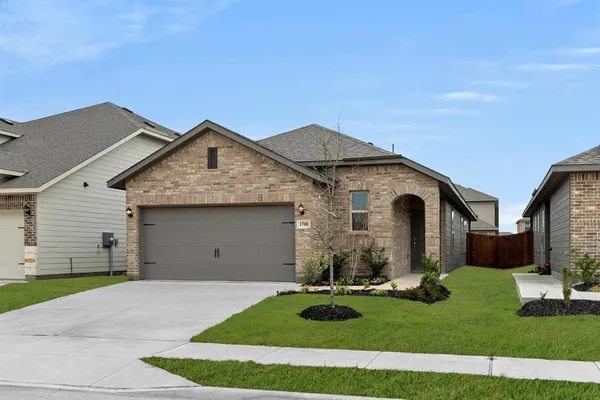 a front view of house with yard