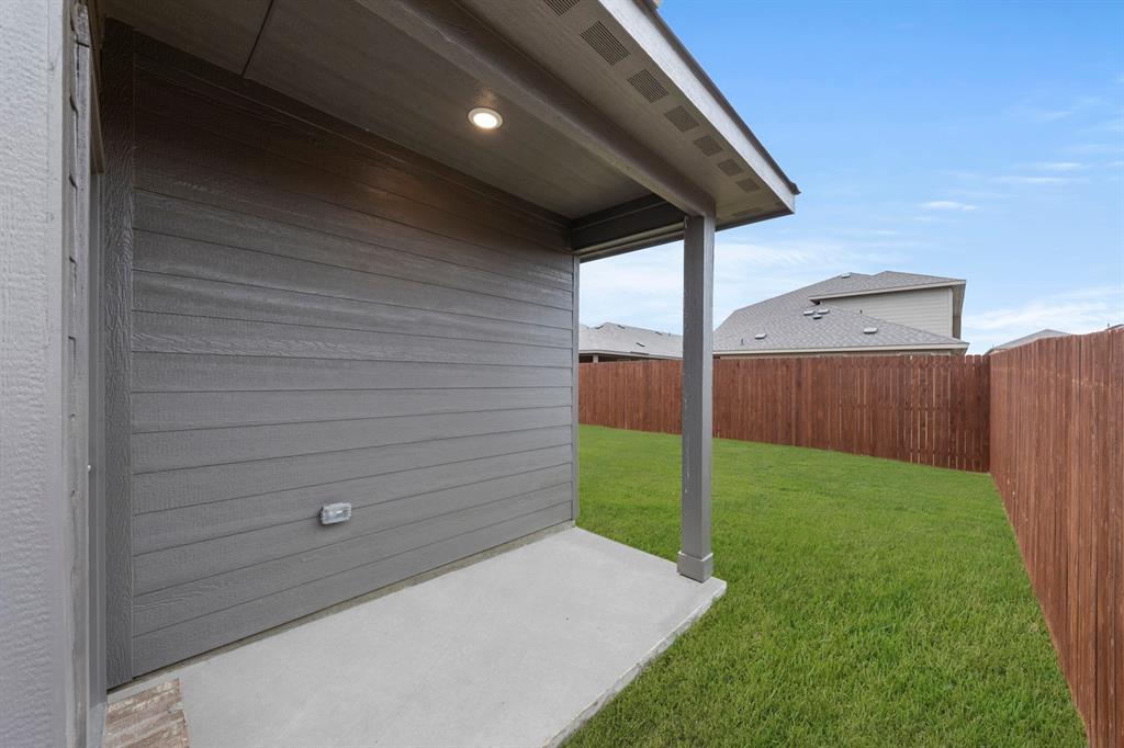 1708 Potomac Lane Blue Ridge, TX 75424 - Photo 25 of 27 a view of a backyard