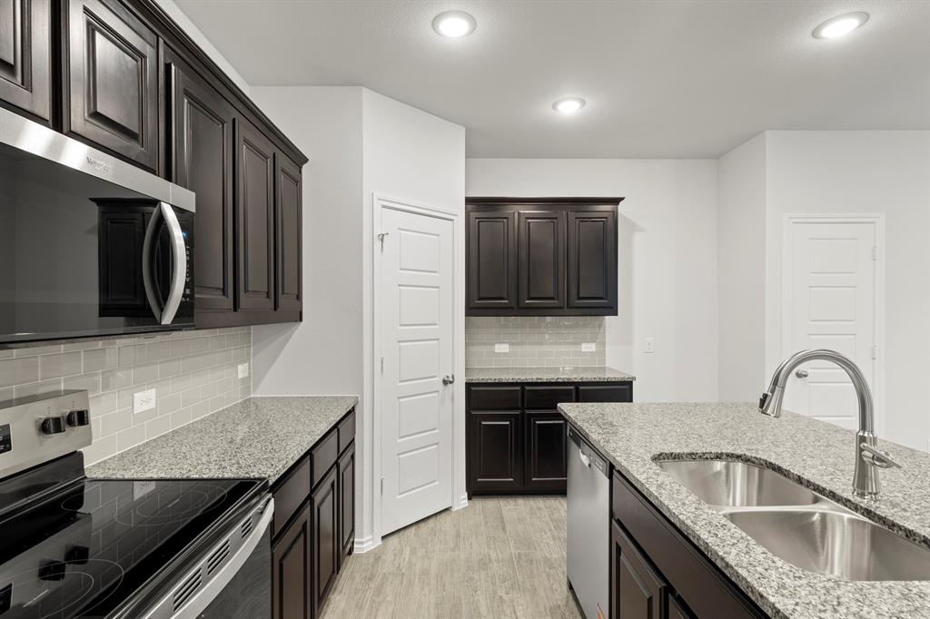 1708 Potomac Lane Blue Ridge, TX 75424 - Photo 5 of 27 a kitchen with stainless steel appliances granite countertop a sink stove and refrigerator