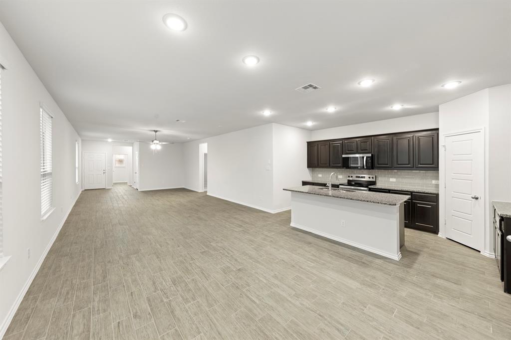 1708 Potomac Lane Blue Ridge, TX 75424 - Photo 10 of 27 a view of kitchen with stainless steel appliances kitchen island