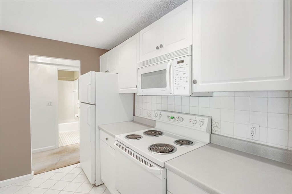25 Clark's Road, Unit 308 Amesbury, MA 01913 - Photo 12 of 26 Gallery Image 12