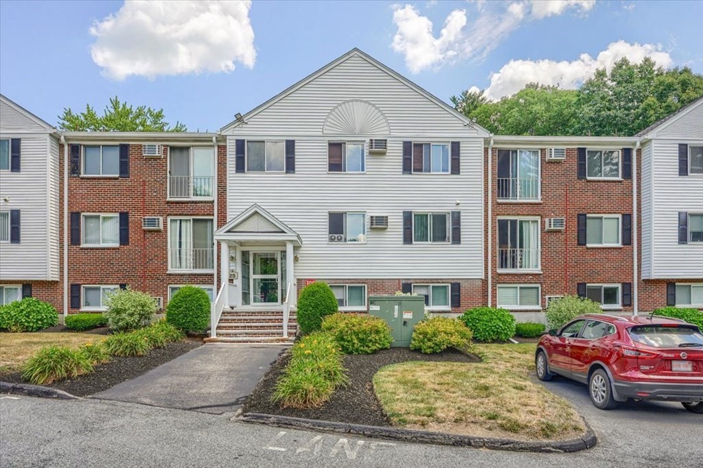 25 Clark's Road, Unit 308 Amesbury, MA 01913 - Photo 2 of 26 Gallery Image 2