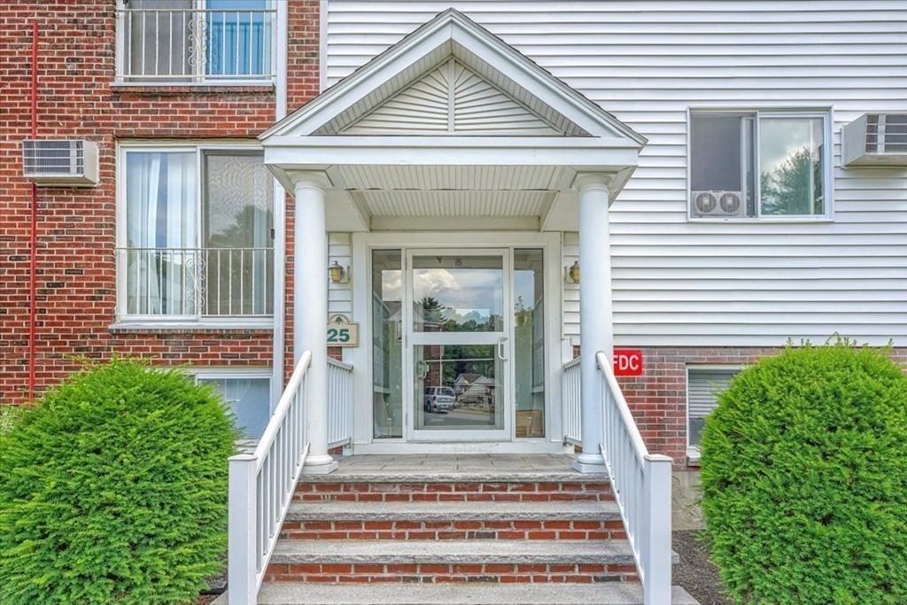 25 Clark's Road, Unit 308 Amesbury, MA 01913 - Photo 3 of 26 Gallery Image 3