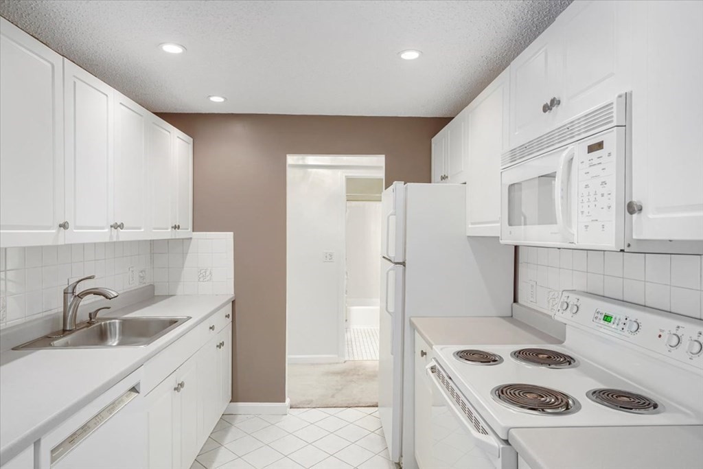 25 Clark's Road, Unit 308 Amesbury, MA 01913 - Photo 9 of 26 Gallery Image 9