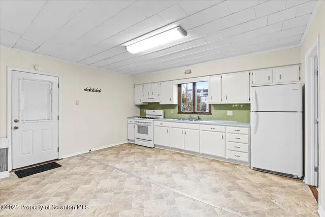 $195,000 | 413 New Street, Duryea, PA 18642