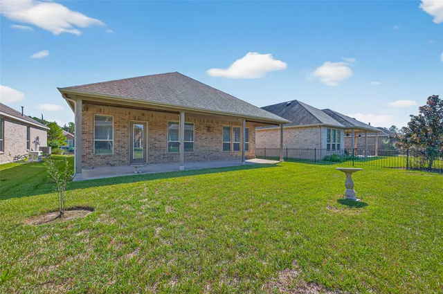 a view of a house with a backyard