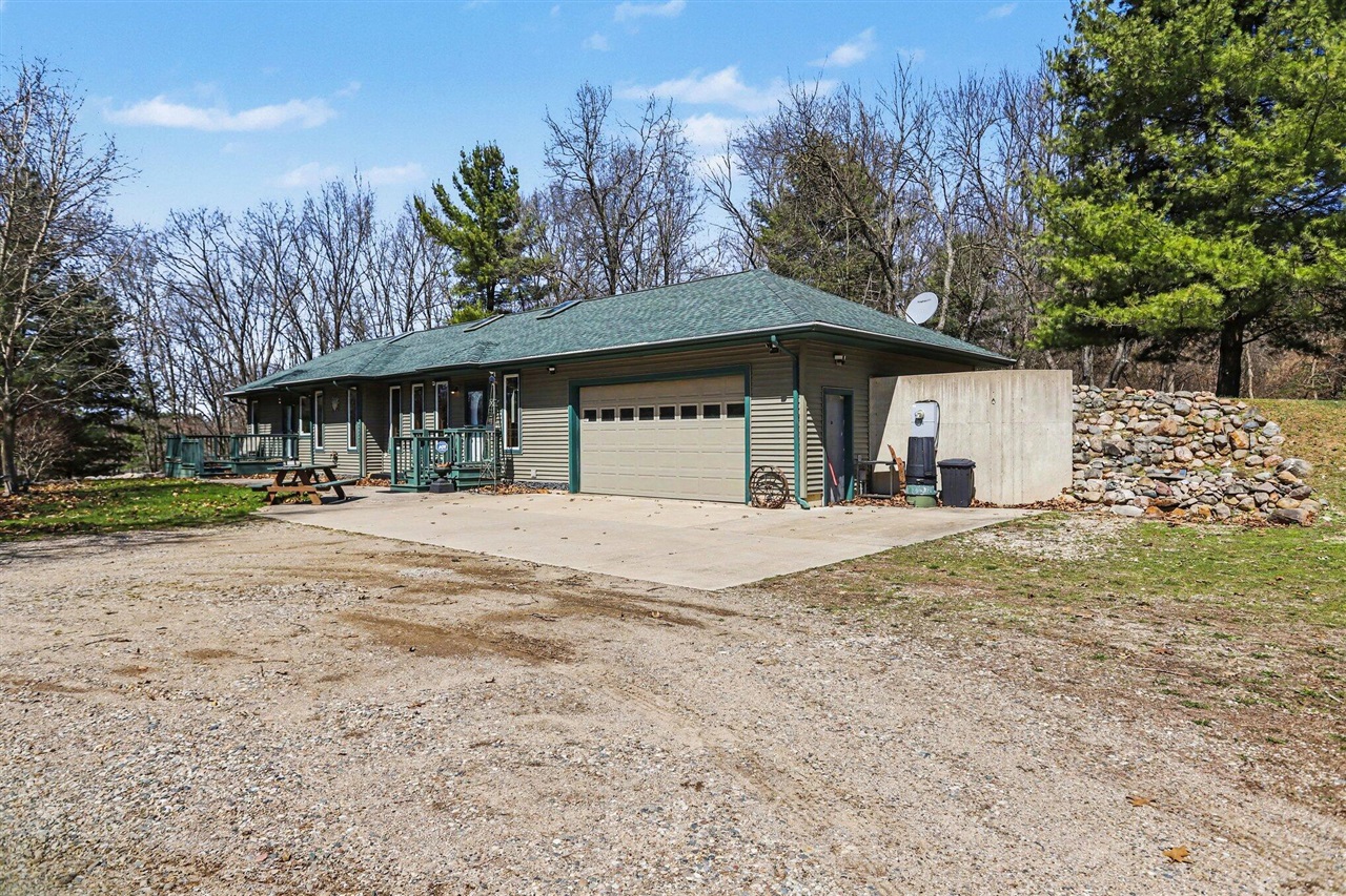 8362 East River Road Battle Creek, MI 49014 - Photo 3 of 28