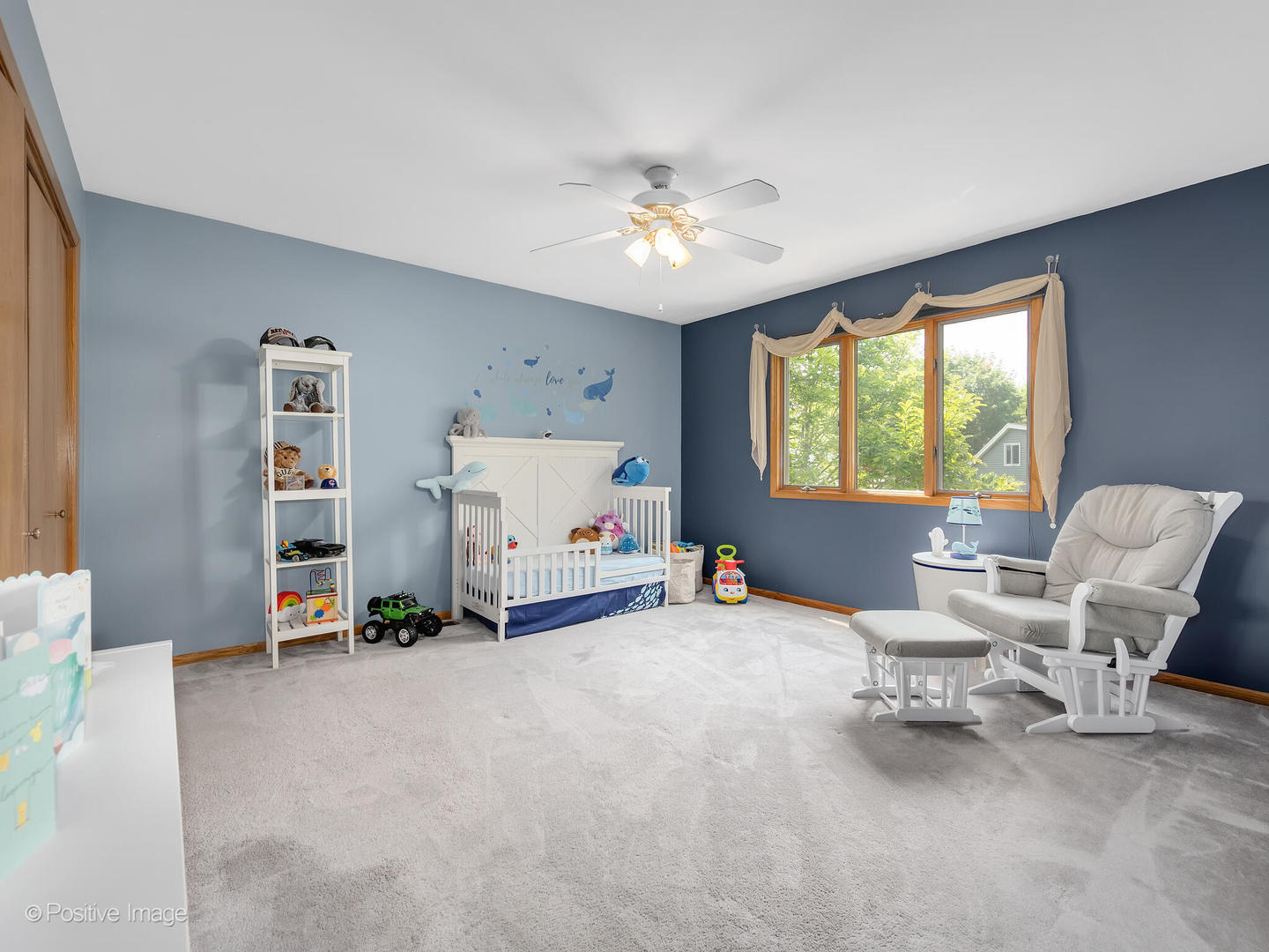 516 Camdon Circle Bartlett, IL 60103 - Photo 19 of 34 a living room with furniture and a chandelier