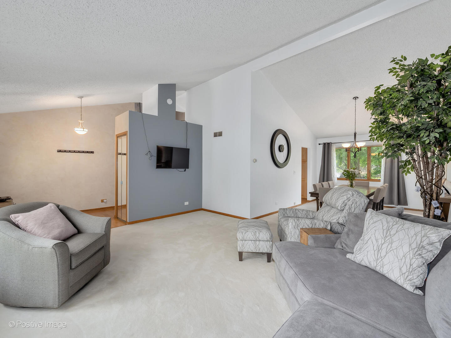 516 Camdon Circle Bartlett, IL 60103 - Photo 6 of 34 a living room with furniture and a clock
