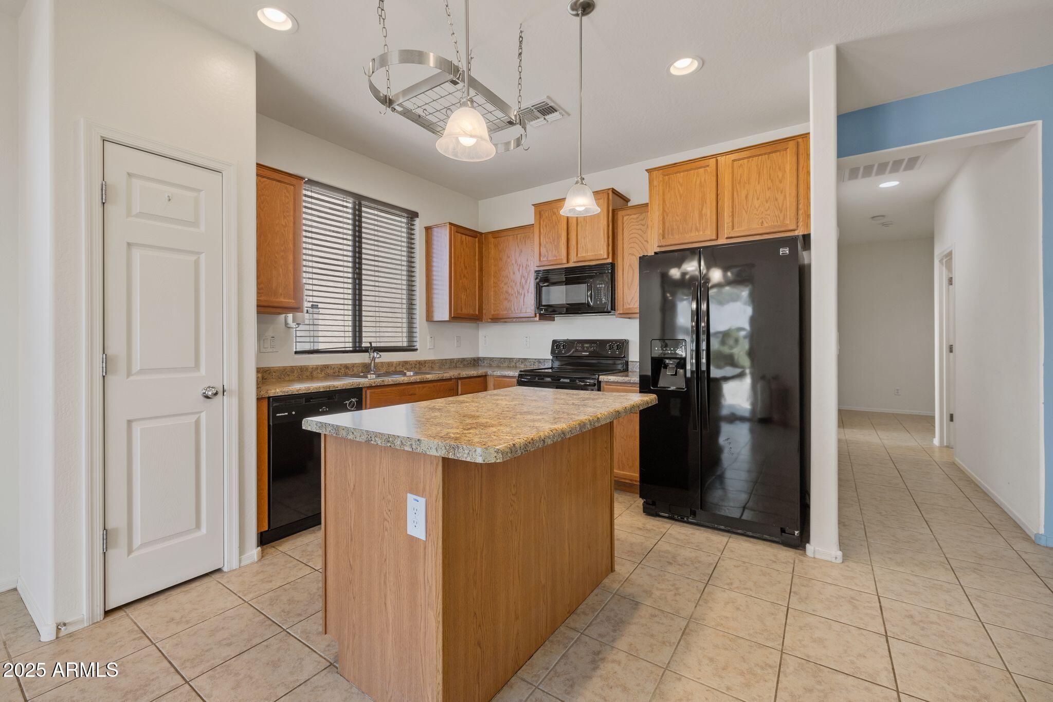 2119 East Phelps Road Phoenix, AZ 85022 - Photo 9 of 42 054-Kitchen