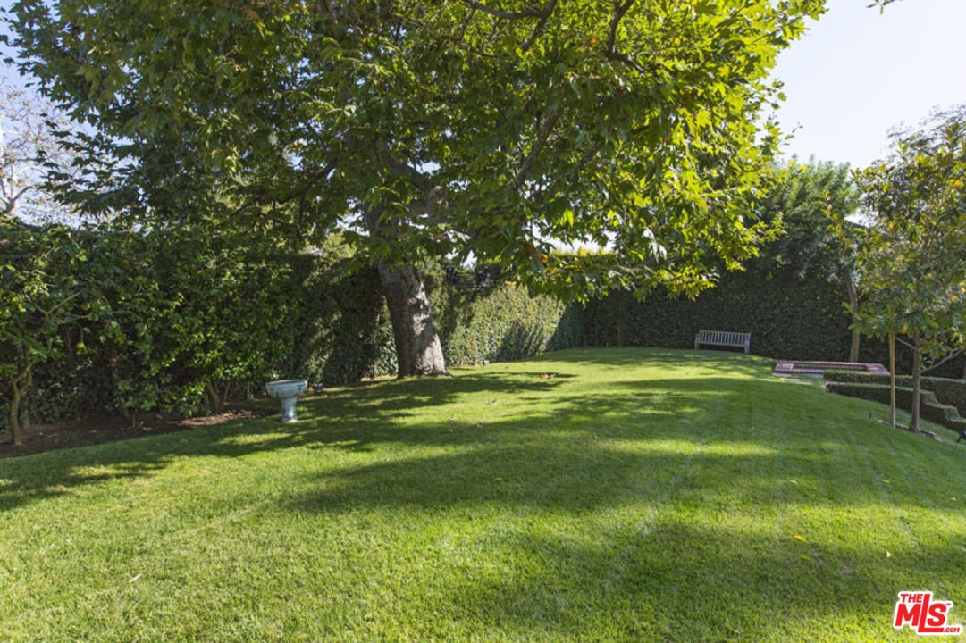 425 North Tigertail Road Los Angeles, CA 90049 - Photo 1 of 17