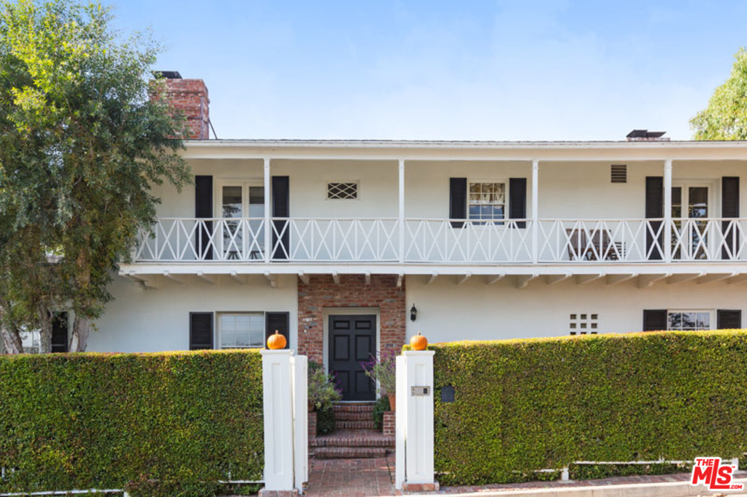 425 North Tigertail Road Los Angeles, CA 90049 - Photo 2 of 17